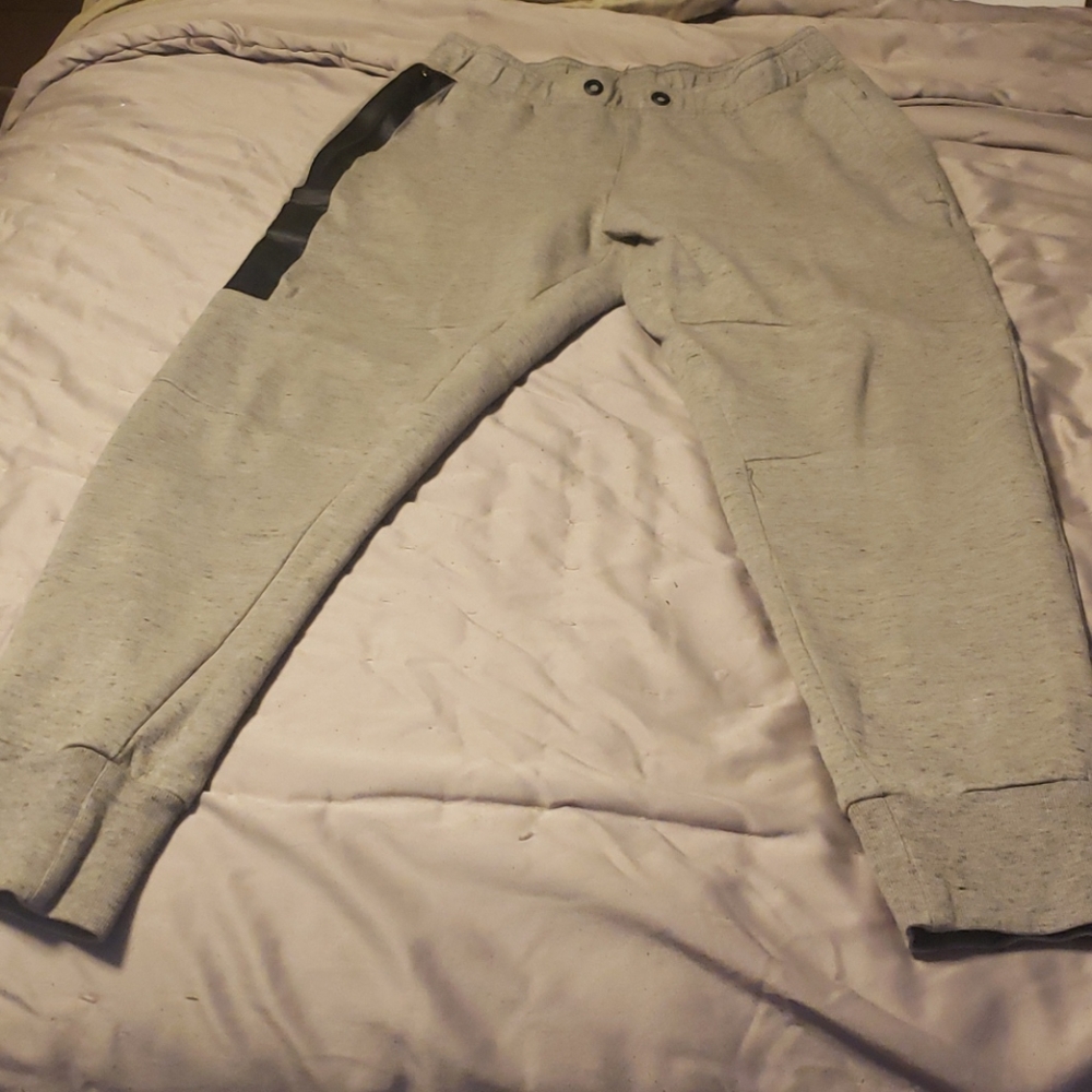 American Eagle joggers